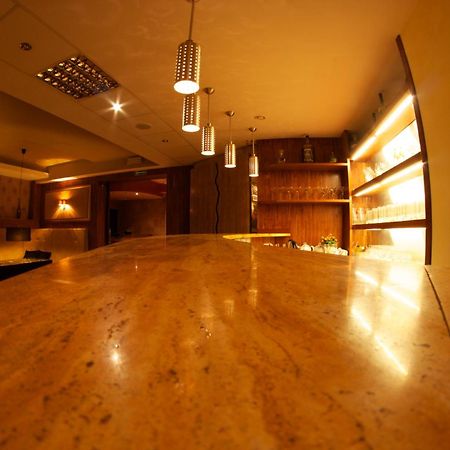 Hotel Tenishouse Marki  Luaran gambar