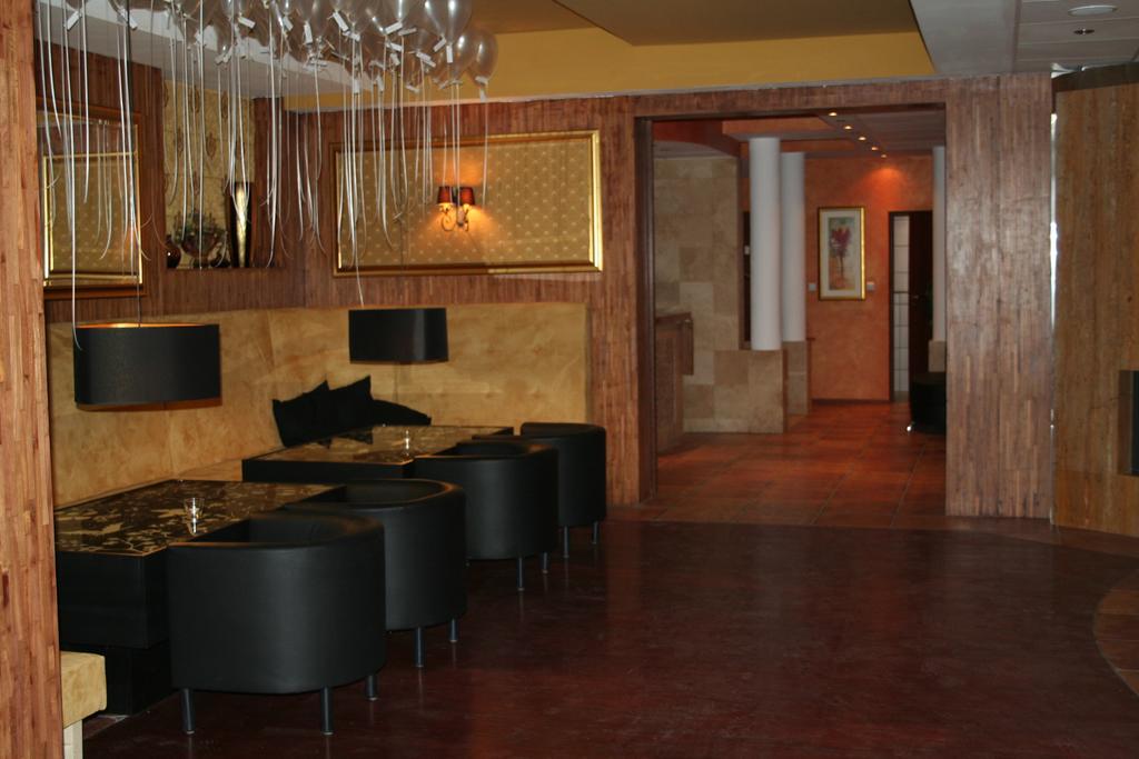 Hotel Tenishouse Marki  Luaran gambar