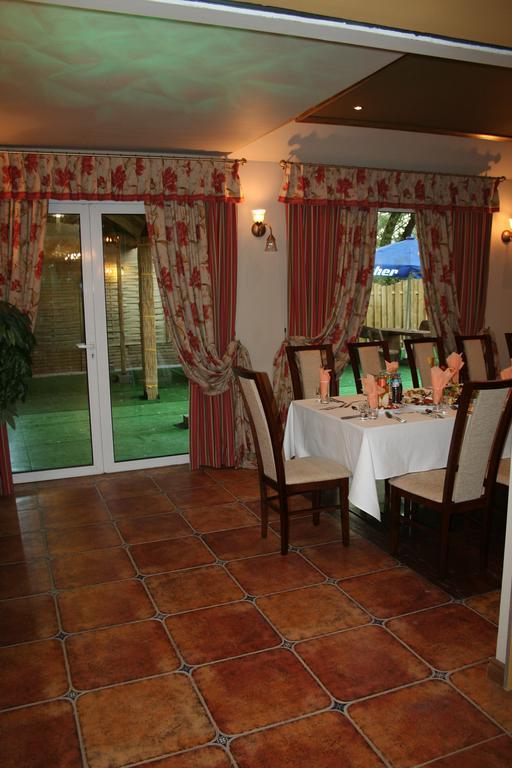 Hotel Tenishouse Marki  Luaran gambar