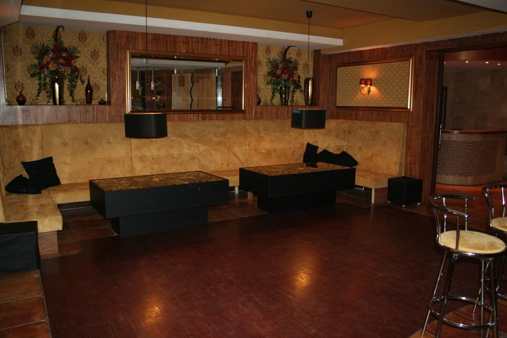 Hotel Tenishouse Marki  Luaran gambar