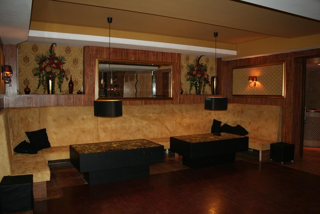 Hotel Tenishouse Marki  Luaran gambar