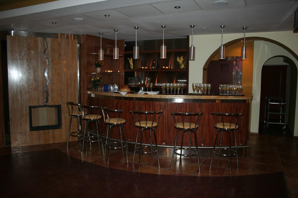 Hotel Tenishouse Marki  Luaran gambar