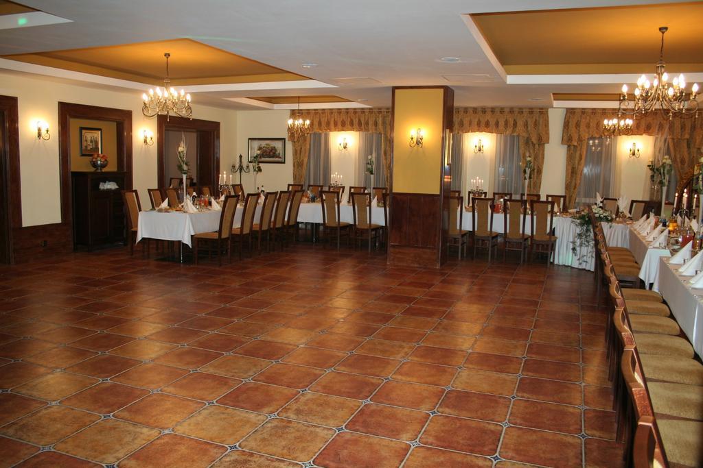 Hotel Tenishouse Marki  Luaran gambar