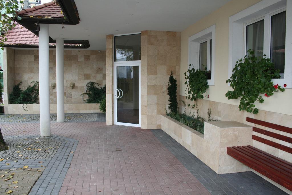 Hotel Tenishouse Marki  Luaran gambar