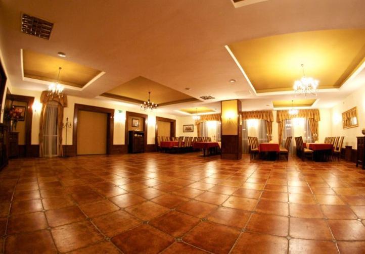 Hotel Tenishouse Marki  Luaran gambar