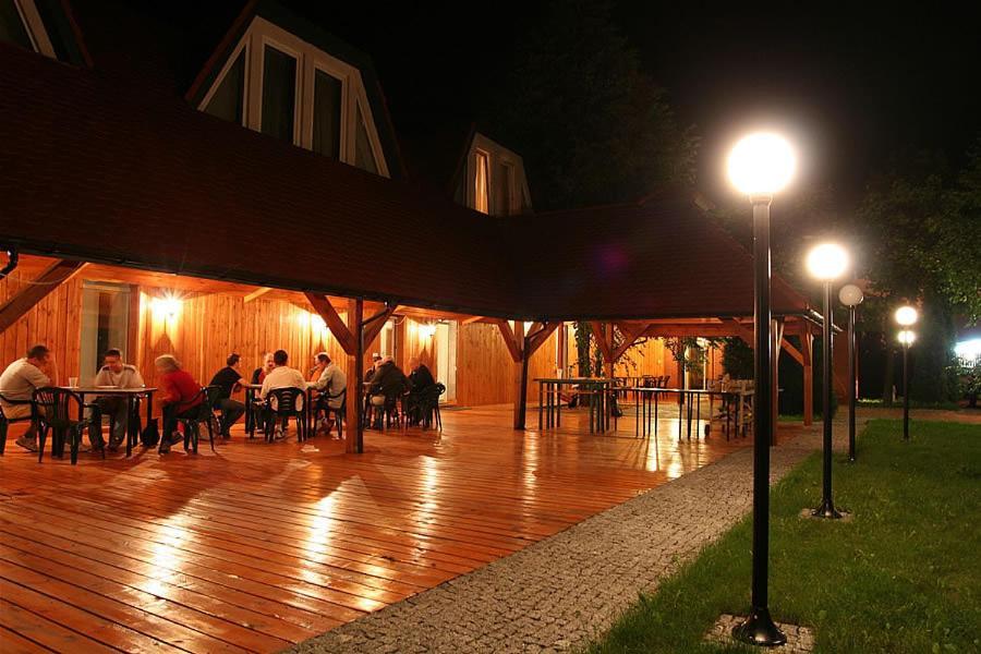 Hotel Tenishouse Marki  Luaran gambar