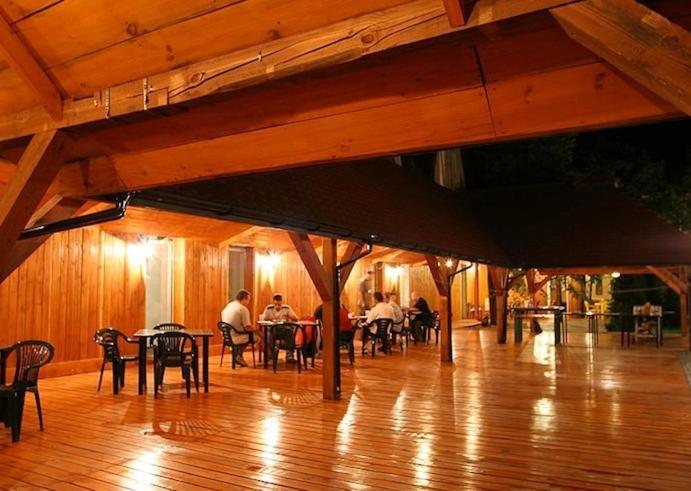 Hotel Tenishouse Marki  Luaran gambar